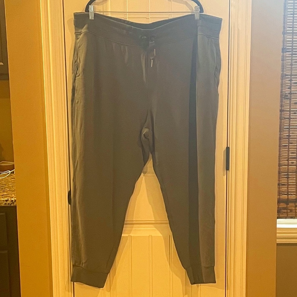 Athleta Balance Jogger; Soft/Sage Green; Plus Size 3X